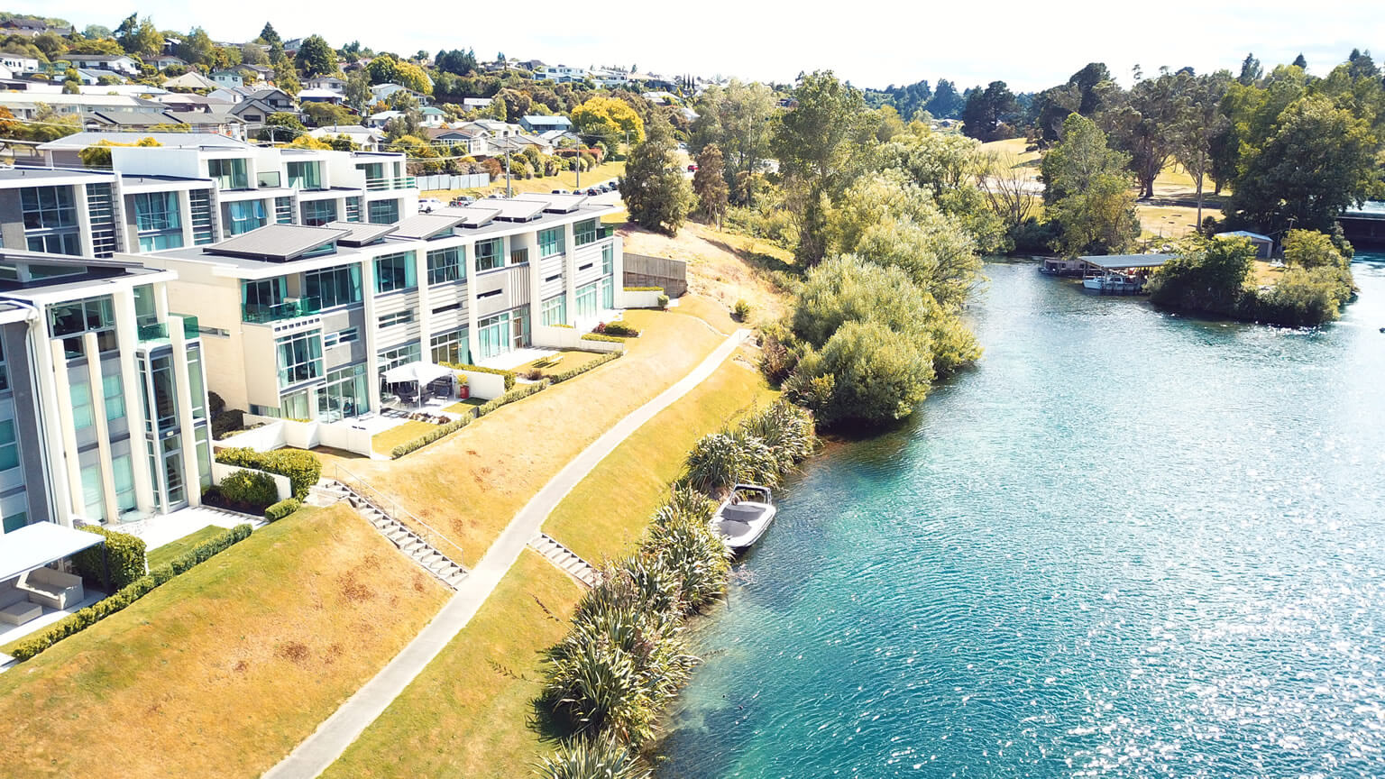 Taupo holiday house for rent waterfront views