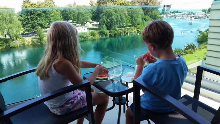 Cheap luxury Taupo Accommodation with kids
