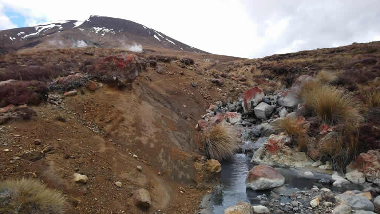 Tongariro Alpine Crossing - descending on the Ketetahi side