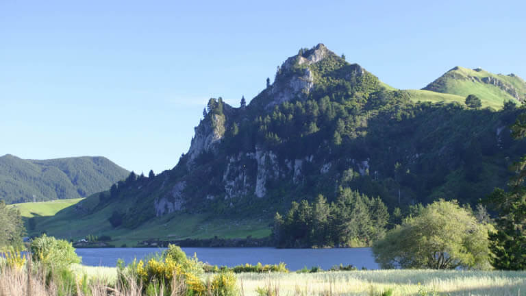 Lake Whakamaru, Taupo Accommodation on the Waikato River Trails